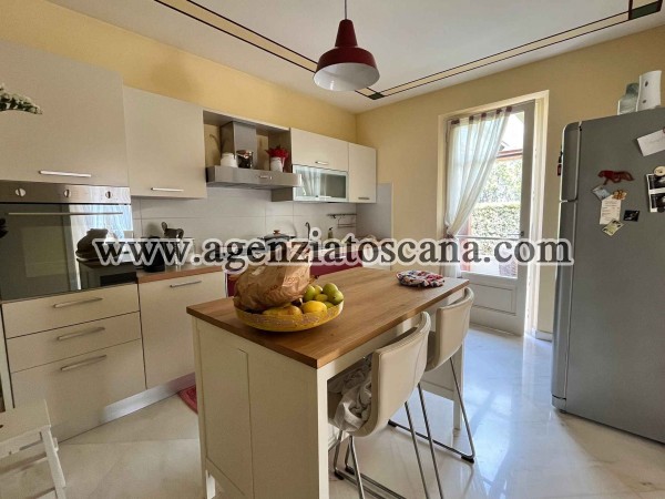 Two-family Villa for rent, Pietrasanta -  11