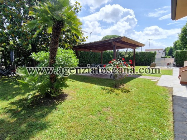 Two-family Villa for sale, Forte Dei Marmi - Centrale -  1