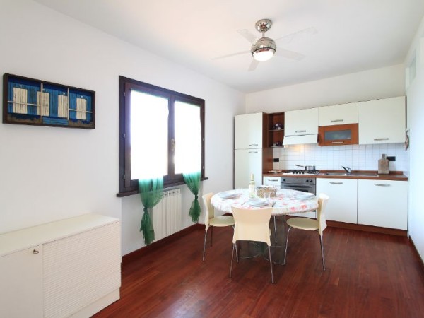 Vuoi maggiori informazioni per l'immobile Villa Sara SA562?