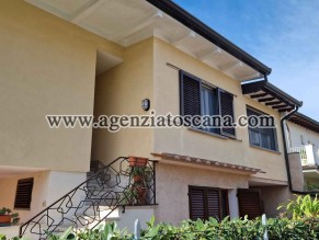 Appartamento Piano Primo Con Giardino E Posto Auto