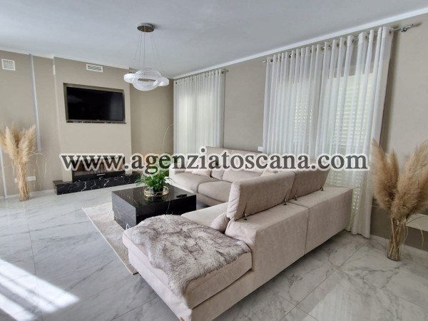 вилла с бассейном за продажа, Seravezza - Querceta -  4