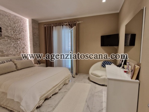 вилла с бассейном за продажа, Seravezza - Querceta -  21