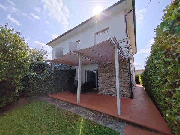 Graziosa villa bifamiliare in 