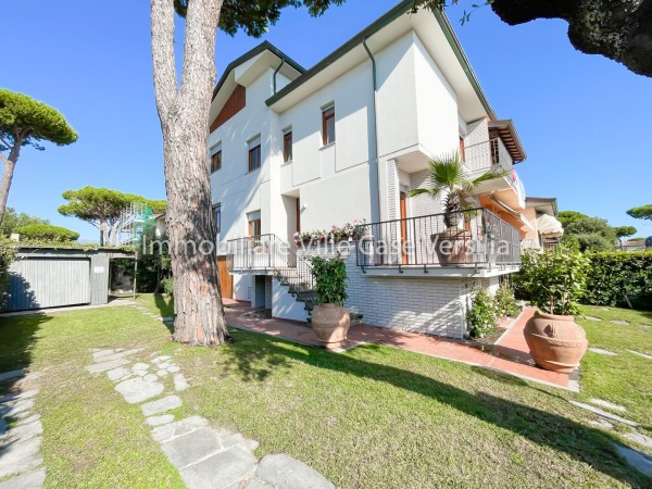 Villa Bifamiliare in vendita, Camaiore, Lido di Camaiore 