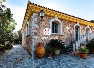 Villa con dependance
