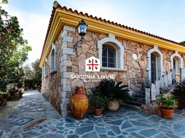 Villa con dependance