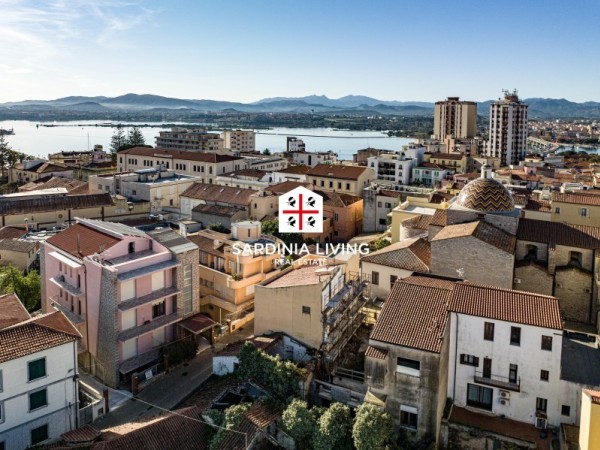 Palazzetto con garage auto