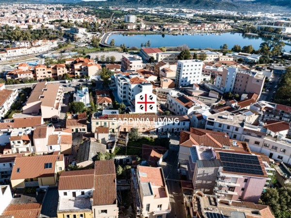 Palazzetto con garage auto