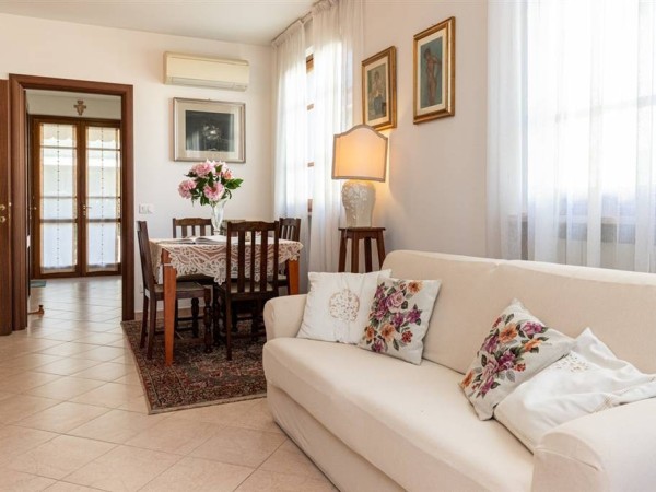 Two-family villa in on sale, Camaiore, Lido di Camaiore 