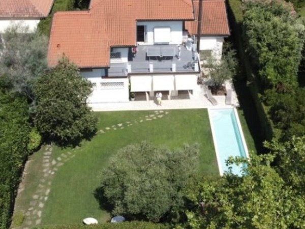 Villa with pool in sales, Pietrasanta 