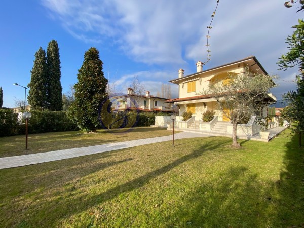 Riferimento FDMVICL159 - Villa Singola in Vendita a Forte Dei Marmi