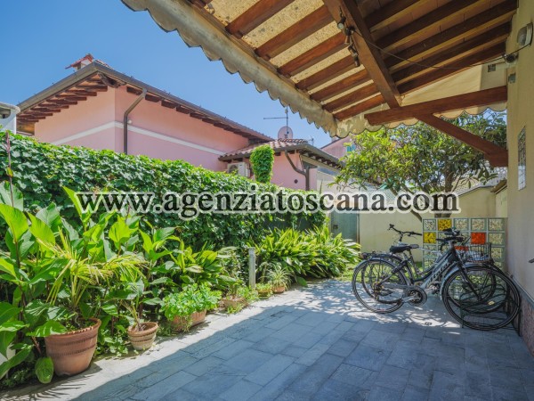 Two-family Villa for sale, Forte Dei Marmi - Centrale -  24