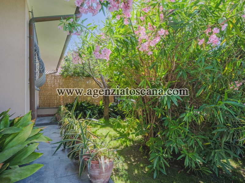 Two-family Villa for rent, Forte Dei Marmi - Centrale -  23