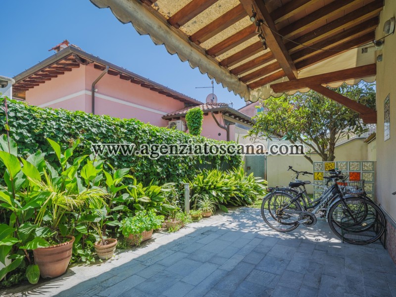 Two-family Villa for rent, Forte Dei Marmi - Centrale -  24