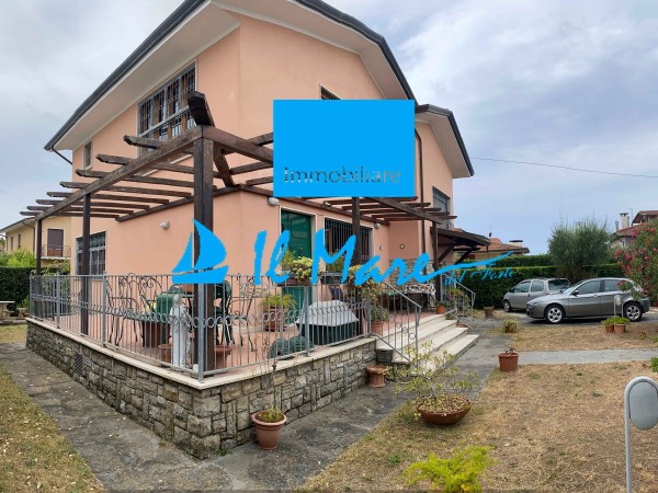 Reference 213 - Villa  for Sale in Marina Di Pietrasanta
