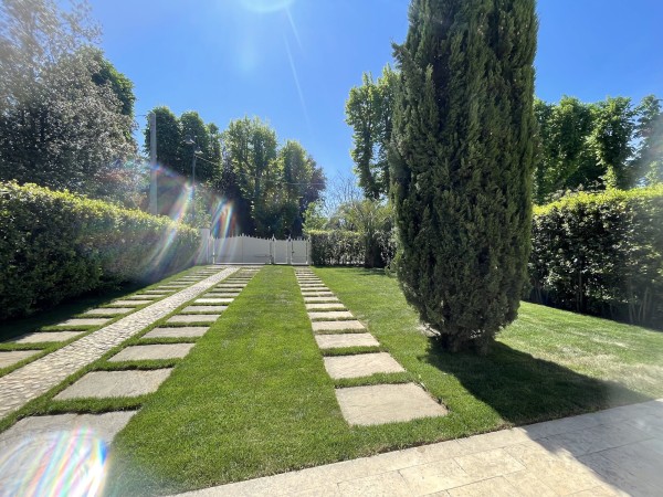 Riferimento SV015 - villa in Buying And Selling in Pietrasanta
