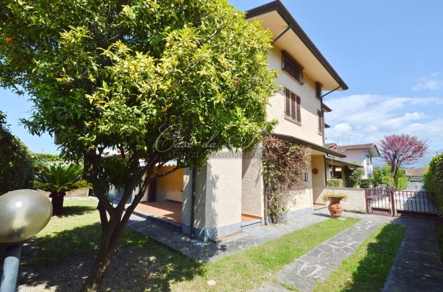 559 - cover Villa centro