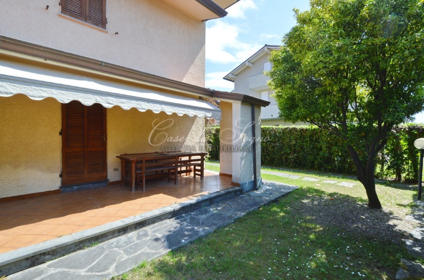 559 - cover Villa centro