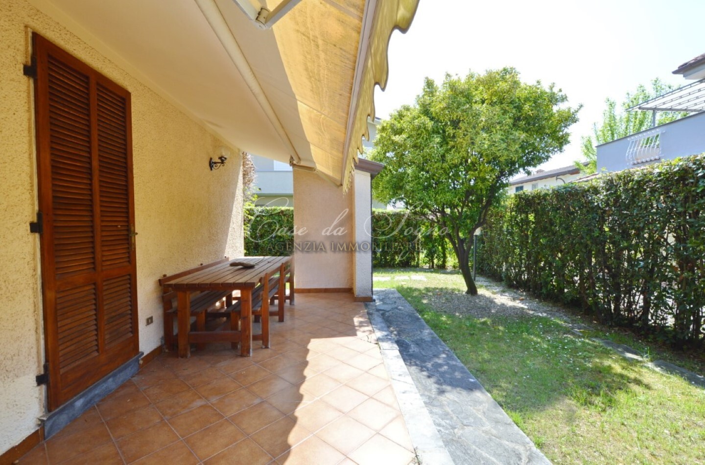 559 - cover Villa centro