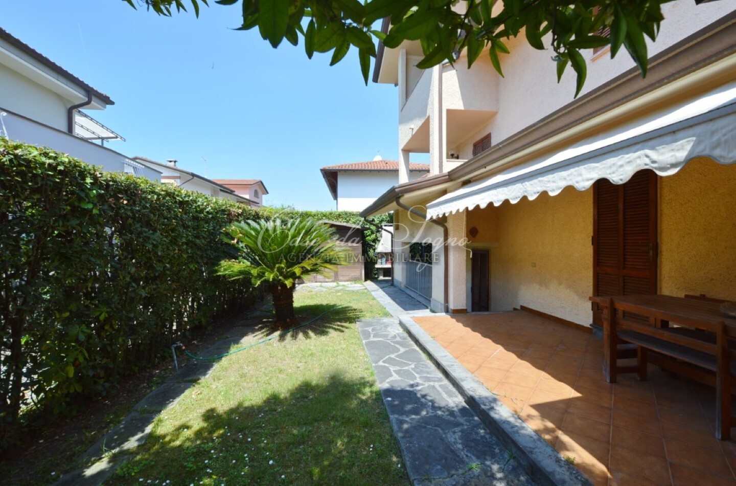 559 - cover Villa centro