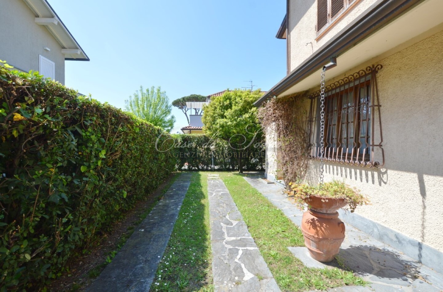 559 - cover Villa centro