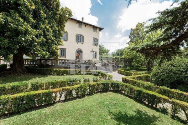 Villa For Sale In Lucca