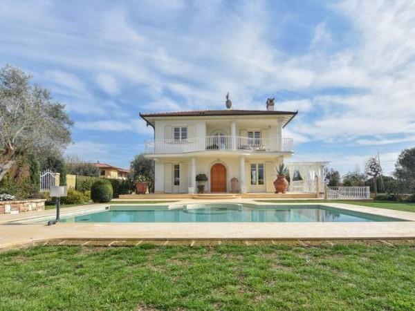 Reference 649 - Villa  for Sale in Pietrasanta