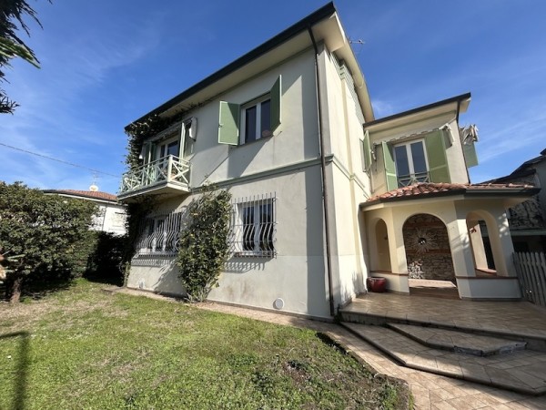 Villa Singola in vendita, Viareggio 