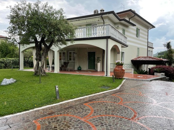 Villa Singola in vendita, Carrara 
