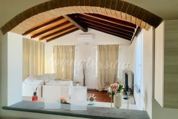 Appartamento In Villa In Affit