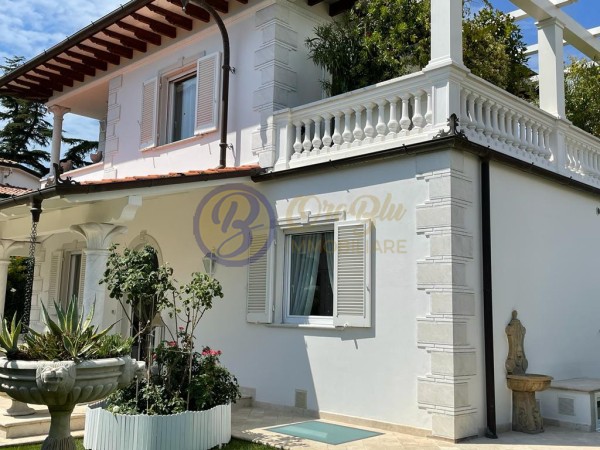 Riferimento MPSVILB130 - Villa Singola in Vendita a Marina Di Pietrasanta