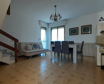 Villetta a schiera con giardin