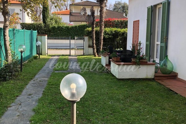 Two-family Villa For Rent In P