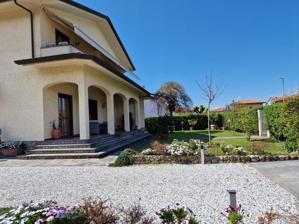 Riferimento V 19 - Villa Singola in Vendita a Forte Dei Marmi