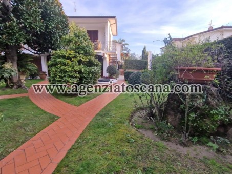Villa Con La Possibilita’ Della Piscina
