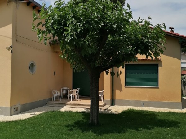 Riferimento 0624 - Villa Singola in Affitto a Lido Di Camaiore