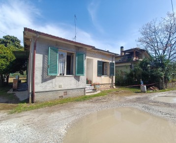 Casa indipendente con giardino