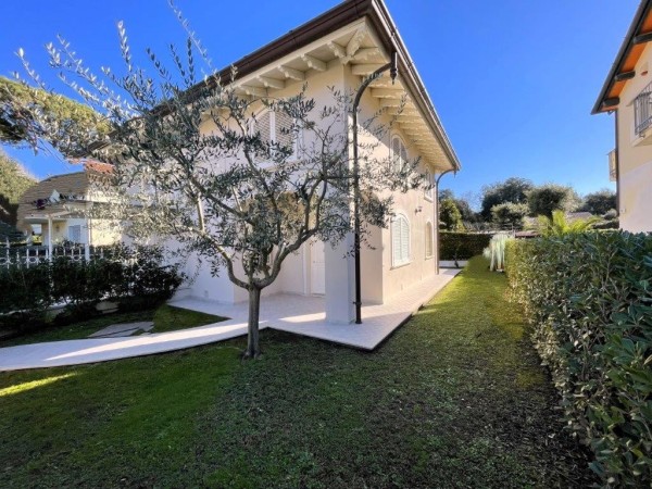 Two-family villa in on sale, Pietrasanta, Marina di Pietrasanta 