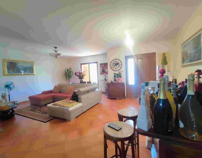 Villa a schiera di testata a c