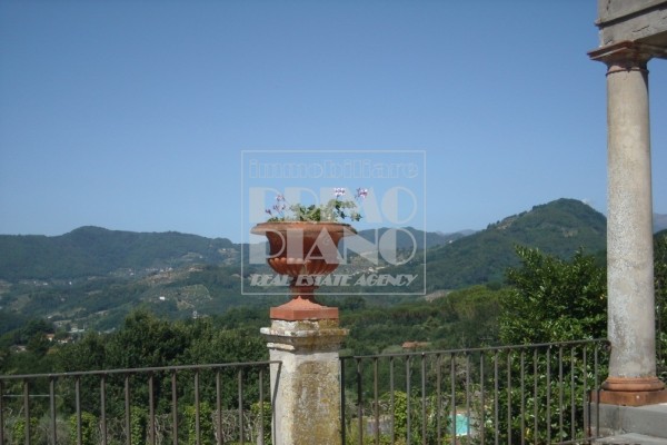Villa For Sale In Lucca