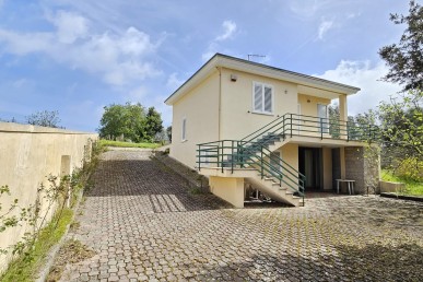 Casa indipendente con terreno