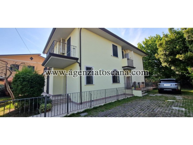 Two-family Villa for sale, Forte Dei Marmi - Centrale -  2