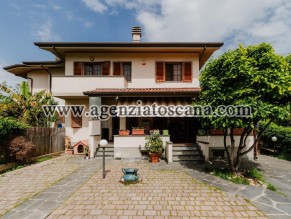 Villetta Con Giardino E Posti Auto