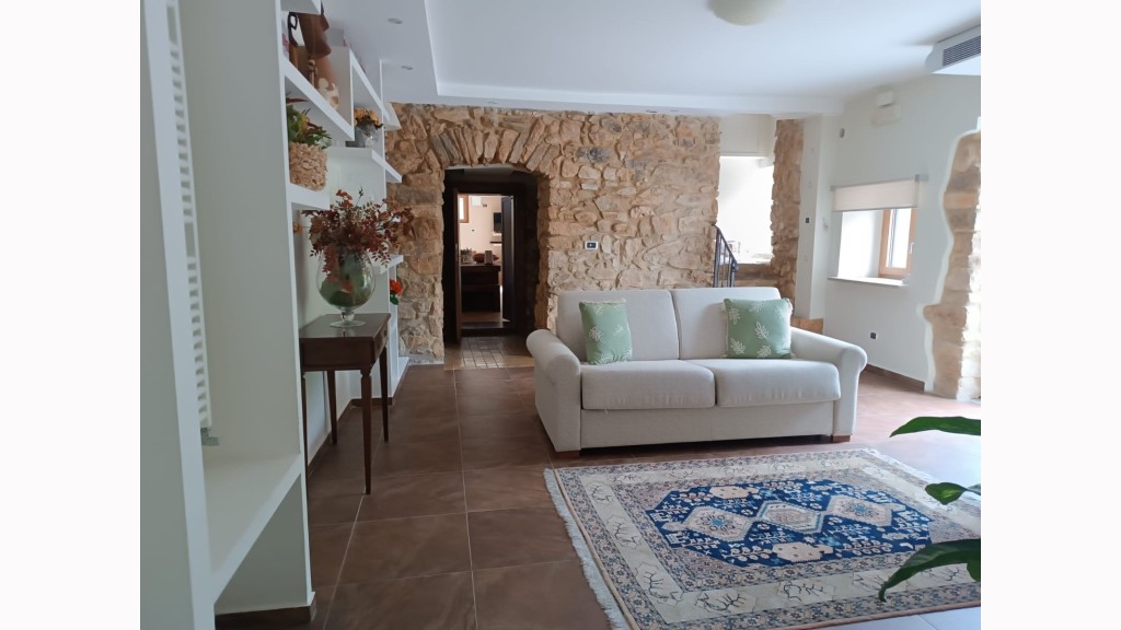 Villa Singolain Vendita, Sant'elia Fiumerapido - Riferimento: v5