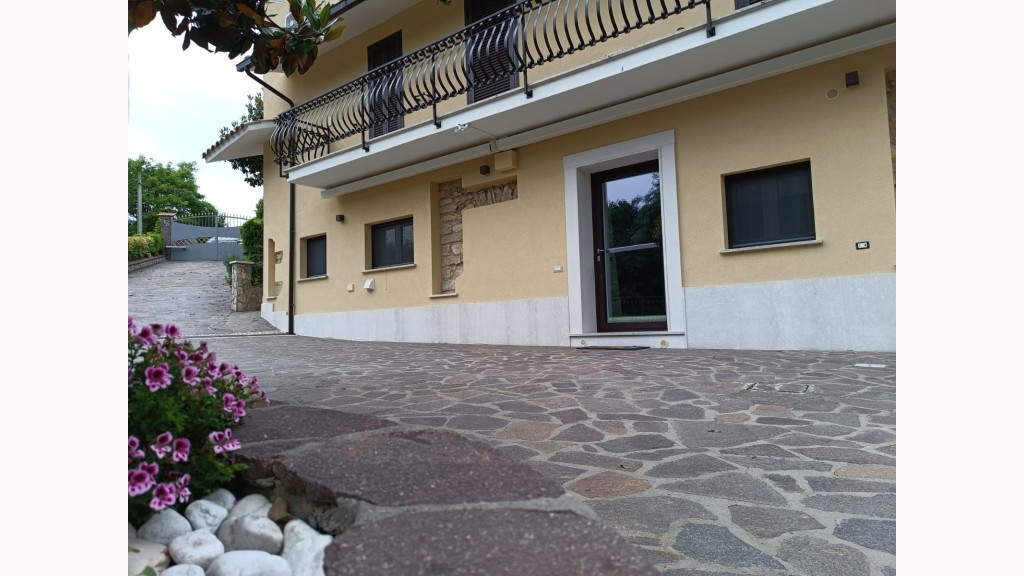 Villa Singolain Vendita, Sant'elia Fiumerapido - Riferimento: v5