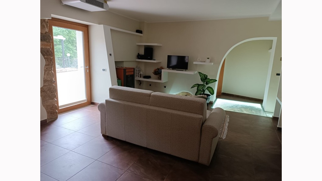 Villa Singolain Vendita, Sant'elia Fiumerapido - Riferimento: v5