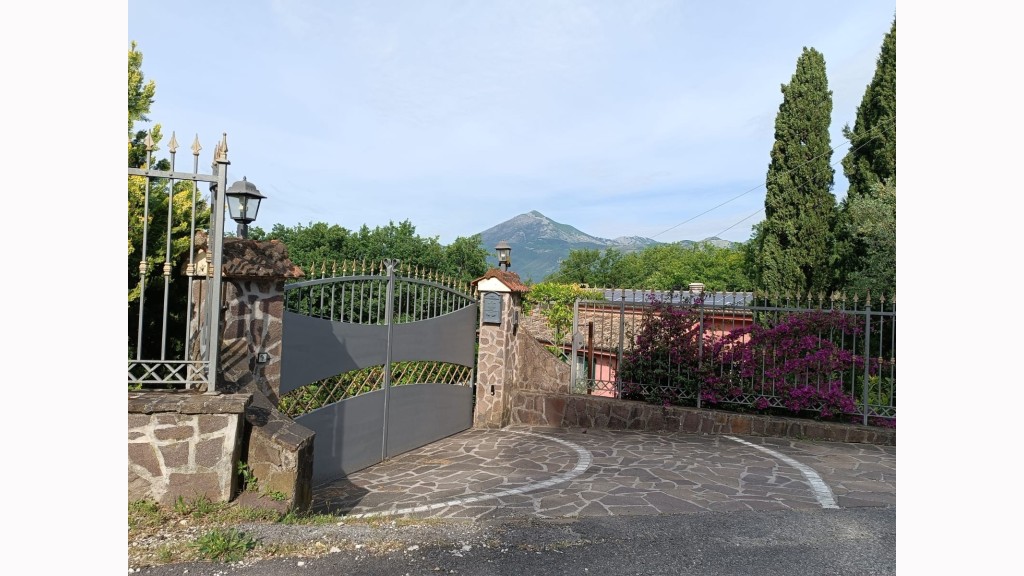 Villa Singolain Vendita, Sant'elia Fiumerapido - Riferimento: v5