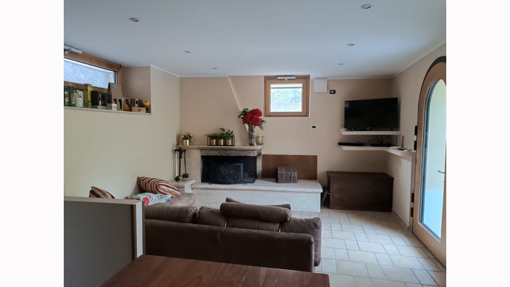 Villa Singolain Vendita, Sant'elia Fiumerapido - Riferimento: v5