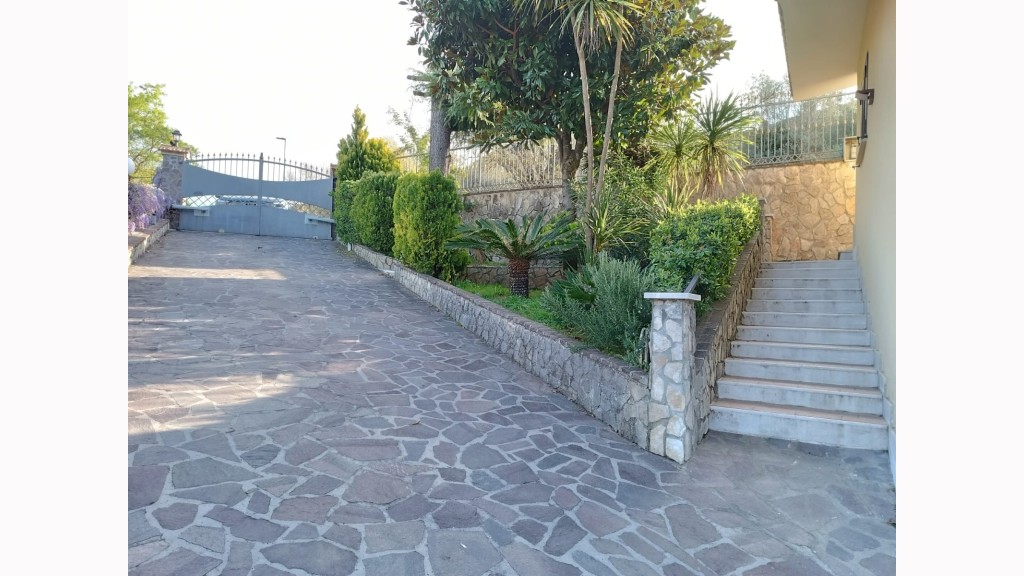 Villa Singolain Vendita, Sant'elia Fiumerapido - Riferimento: v5