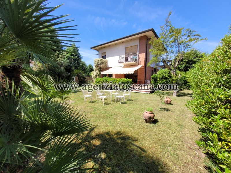 Villa for rent, Forte Dei Marmi - Vittoria Apuana -  0